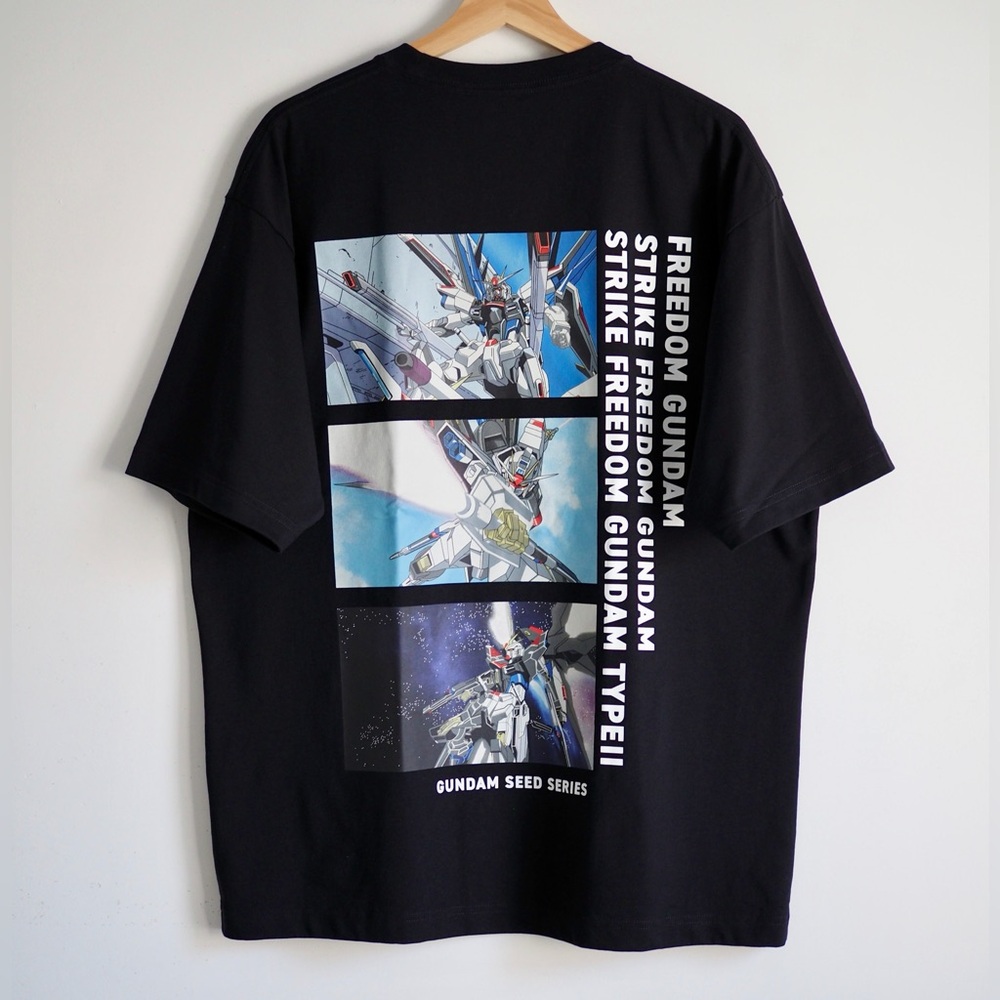 Mobile suit gundam anime short sleeve Uniqlo graphic T shirt